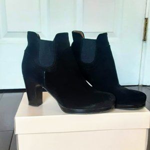 Alberto Fermani black suede booties